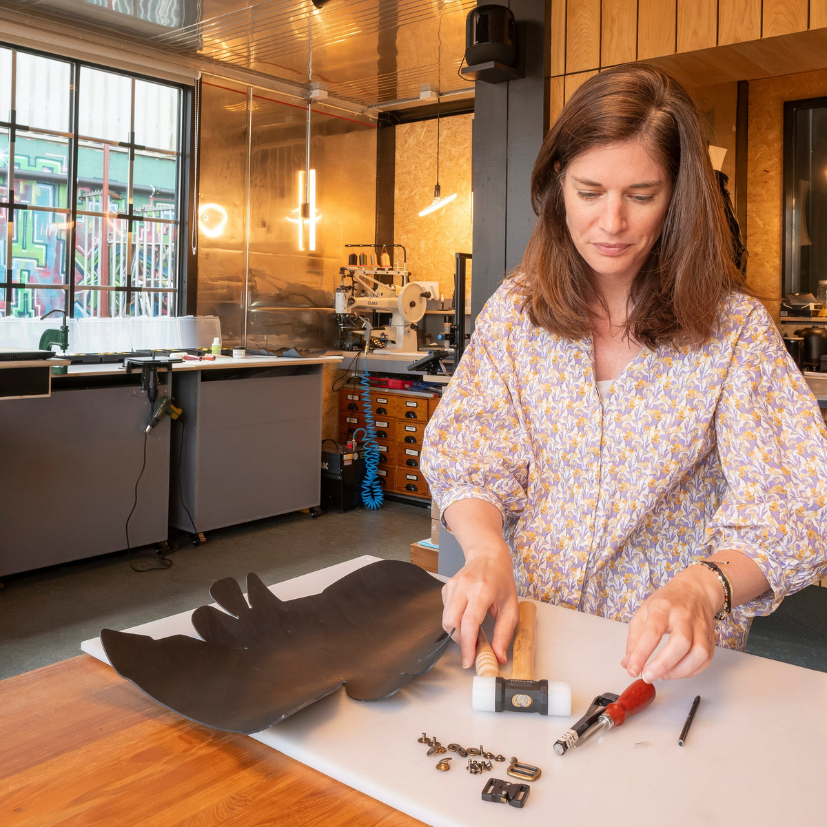 Workshop leather bag making in the Nitmoi Studio in Utrecht